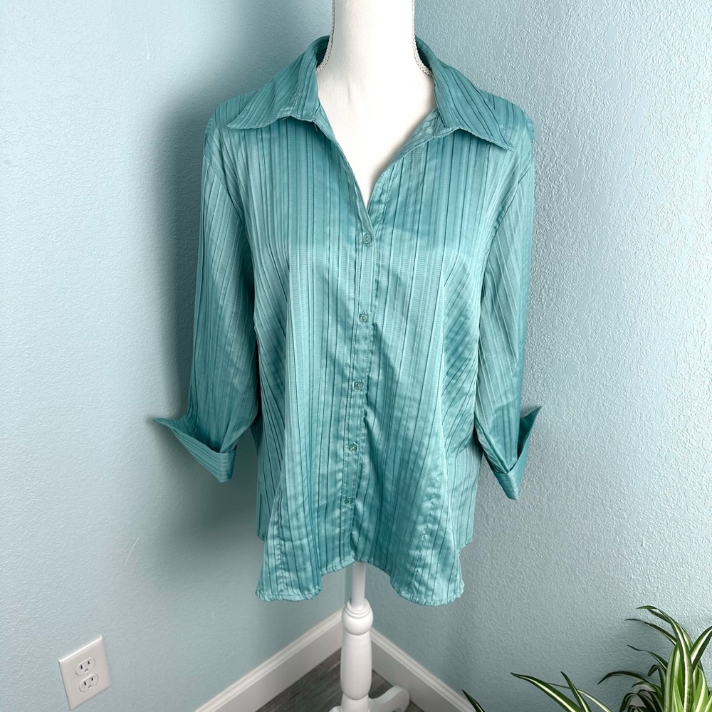 Dressbarn Plus Size 18/20 Green Button-Up Top 3/4 Sleeves V-Neck EUC